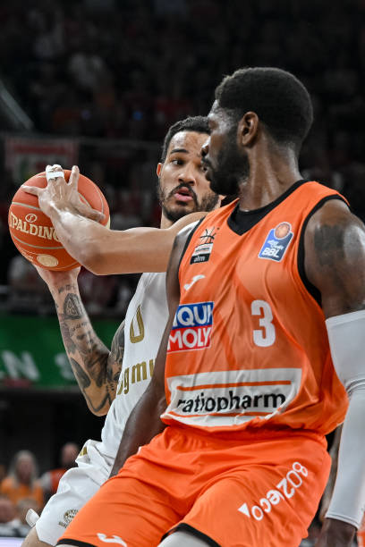 阿里纳斯与 阿里纳斯与