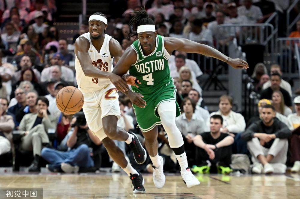 这使得他在 这使得他在